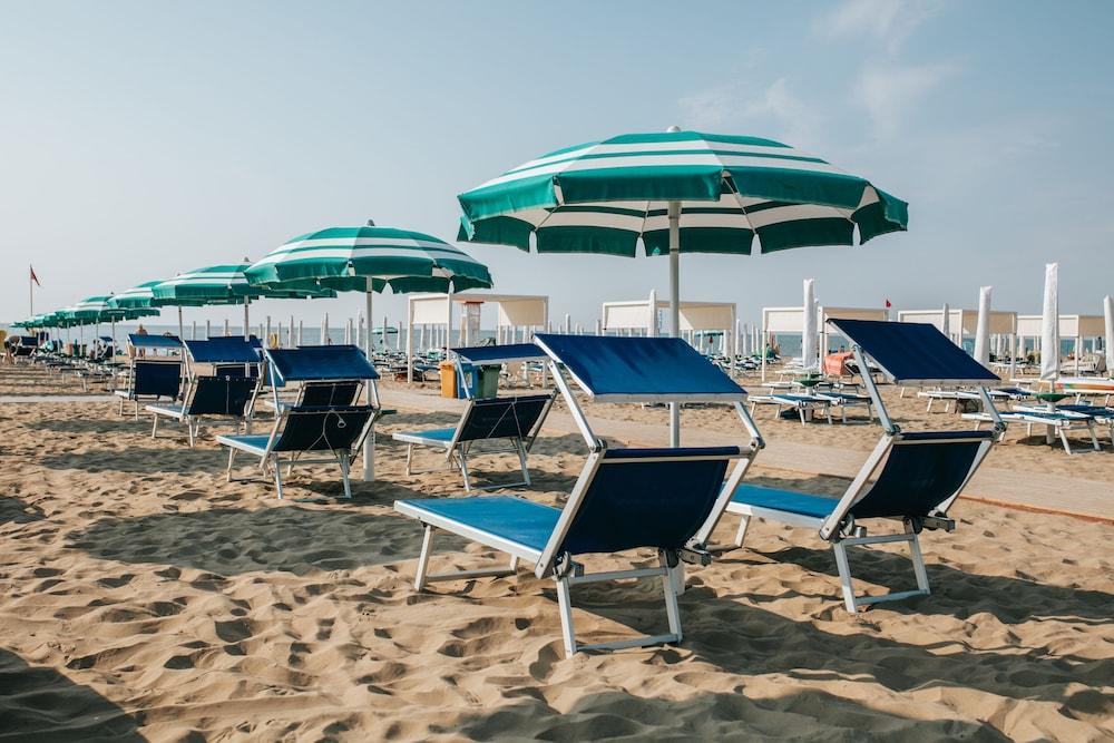 Hotel La Pergola Lignano Sabbiadoro Exterior photo