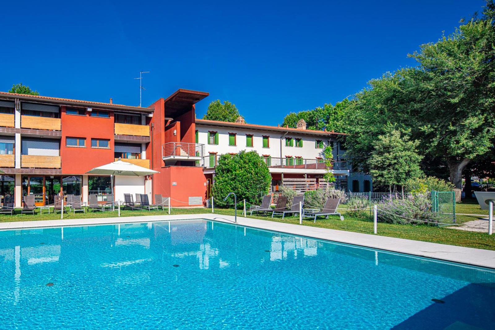 Hotel La Pergola Lignano Sabbiadoro Exterior photo
